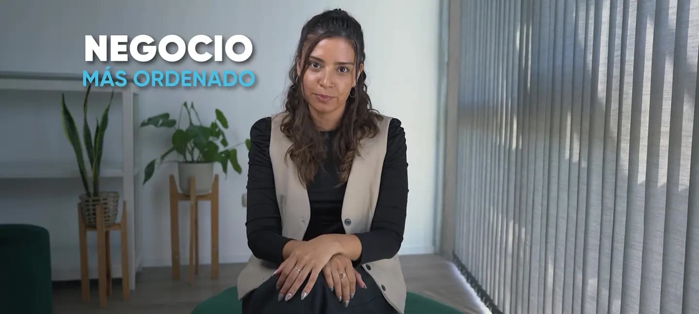 Mujer emprendedora usando Dubix